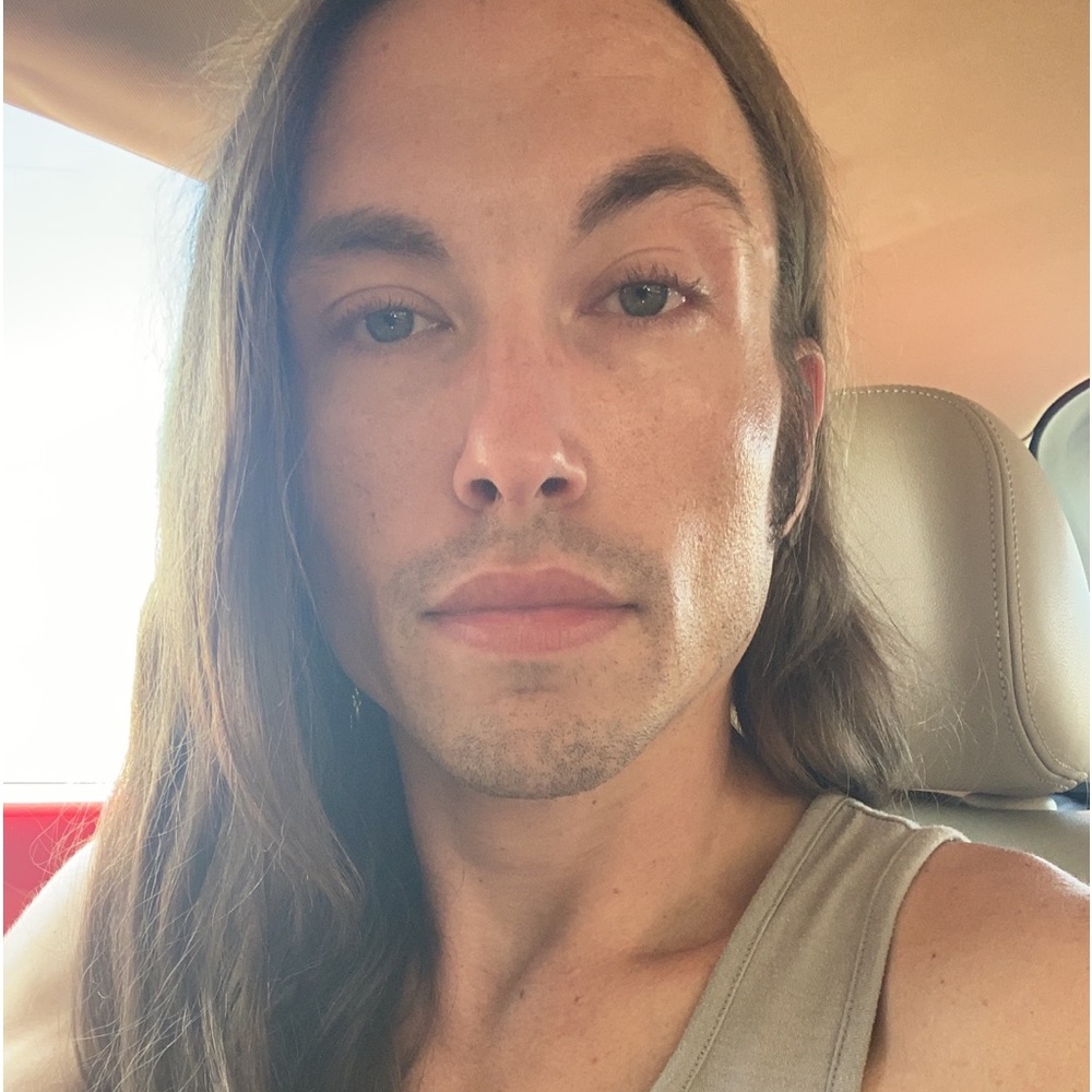 I’m Logan 😸! A cat Daddy who loves gardening, playing video games, and cartoons